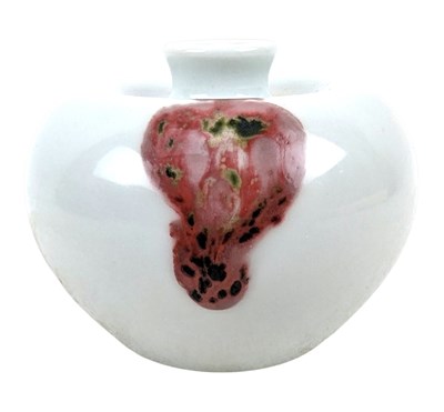 Lot 51 - CHINESE QIANLONG MARKED 'PINGGUOZUN' PORCELAIN WATERPOT 乾隆款 釉里红釉苹果尊