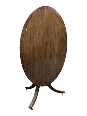 Lot 857 - 19TH CENTURY CIRCULAR TILT-TOP LOO / BREAKFAST DINING TABLE