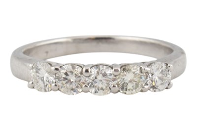 Lot 543 - WHITE GOLD & DIAMOND FIVE STONE RING