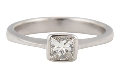 Lot 547 - 18CT GOLD & DIAMOND SINGLE STONE RING