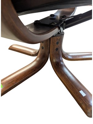 Lot 640 - PAIR OF CONTEMPORARY STRESSLESS LEATHER BROWN RECLINING ARMCHAIRS