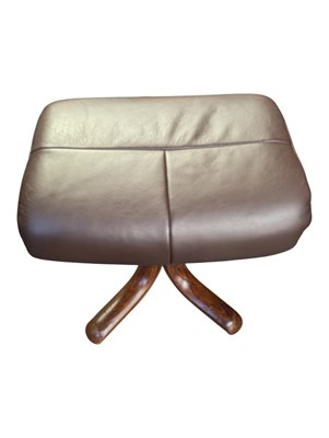 Lot 640 - PAIR OF CONTEMPORARY STRESSLESS LEATHER BROWN RECLINING ARMCHAIRS