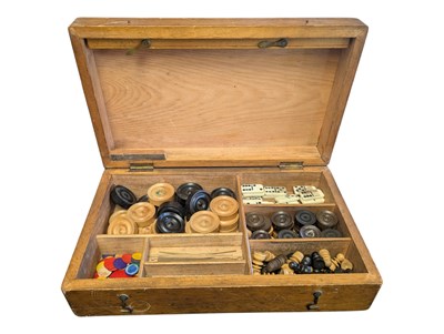 Lot 233 - COLLECTION OF 20TH CENTURY VINTAGE BOARD GAME COUNTERS IN WOODEN BOX