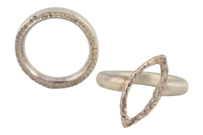 Lot 630 - SARA PREISLER TWO CONTEMPORARY HALLMARKED SILVER RINGS