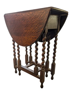 Lot 831 - EARLY 20TH CENTURY SUTHERLAND OAK DROP LEAF TABLE