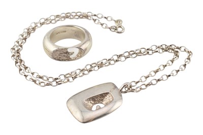 Lot 632 - SARAH PREISLER HALLMARKED SILVER PENDANT NECKLACE & RING