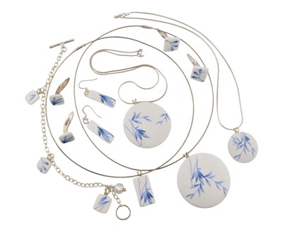 Lot 637 - KAREN WELSH - SELECTION OF SILVER & BONE CHINA JEWELLERY 'BLUE BAMBOO'
