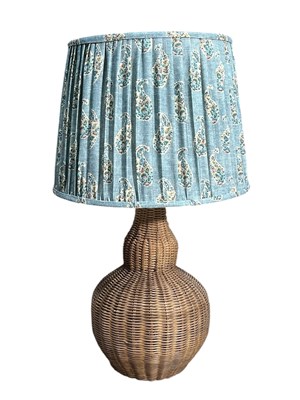Lot 136 - MODERN DESIGNER WICKER WOVEN TABLE LAMP