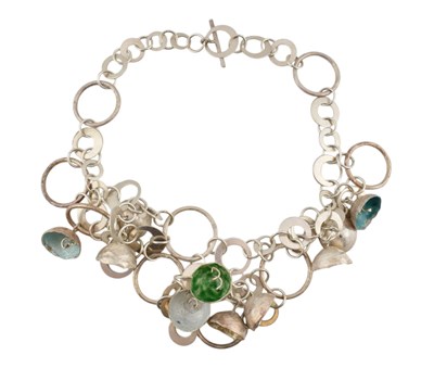 Lot 638 - FIONA CAMERON SILVER POD NECKLACE