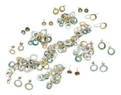 Lot 639 - FIONA CAMERON SILVER CIRCLE NECKCLACE & EARRINGS