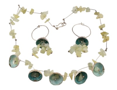 Lot 640 - FIONA CAMERON SILVER POD NECKLACE & EARRINGS
