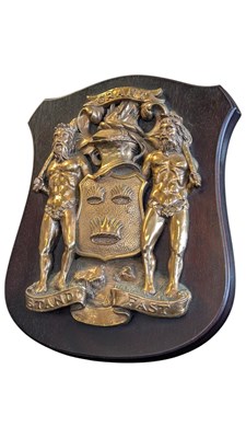 Lot 252 - VINTAGE 20TH CENTURY BRASS COAT OF ARMS PLAQUE