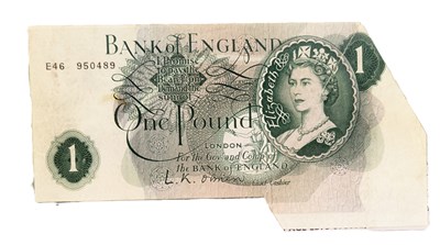 Lot 258 - 1960 SERIES C ONE POUND FIN & MISSING SERIAL ERROR NOTE