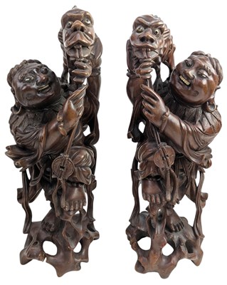 Lot 209 - PAIR OF EARLY 20TH CENTURY JAPANESE WOODED FIGURES 20世纪日本木刻人物