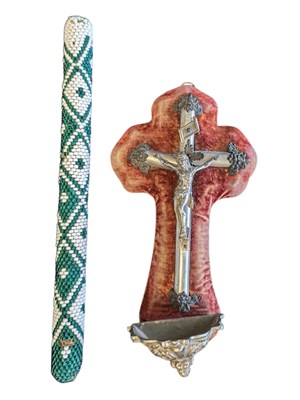 Lot 277 - VICTORIAN FRENCH CRUCIFIX WALL ORNAMENT & BEADWORK STAFF