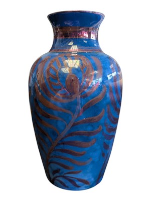 Lot 34 - ROYAL WORCESTER - EARLY 20TH CENTURY ART DECO SABRINA WARE VASE