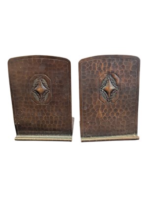 Lot 268 - ROYCROFT - PAIR OF EARLY 20TH CENTURY ARTS & CRAFTS COPPER BOOKENDS