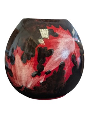 Lot 28 - LATE 20TH CENTURY POOLE POTTERY FOREST FLAME CERAMIC VASE