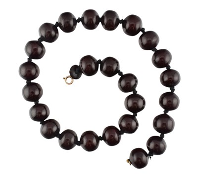Lot 550 - CHERRY AMBER BAKELITE BEAD NECKLACE