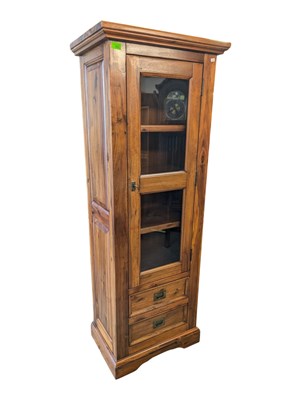 Lot 632 - BRITISH MODERN DESIGN - CONTEMPORARY HARDWOOD PEDESTAL BOOKCASE CABINET