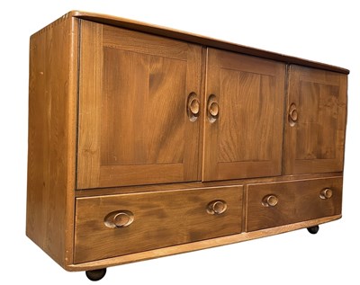 Lot 280 - ERCOL FURNITURE - MODEL 366 - BEECH & ELM SIDEBOARD CREDENZA
