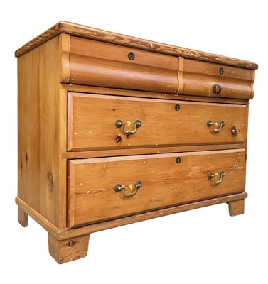 Lot 215 - CONTINENTAL EARLY 20TH CENTURY PINE COTTAGE CHEST OF DRAWERS