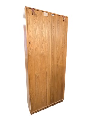 Lot 625 - ERCOL FURNITURE - MODERN WINDSOR RANGE ELM PEDESTAL DISPLAY CABINET