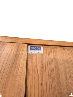 Lot 625 - ERCOL FURNITURE - MODERN WINDSOR RANGE ELM PEDESTAL DISPLAY CABINET