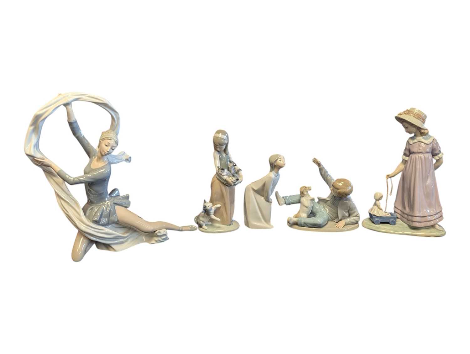 Lot 44 - COLLECTION OF LATE 20TH CENTURY LLADRO & NAO PORCELAIN FIGURES