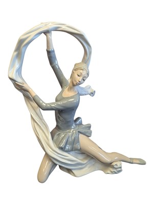 Lot 44 - COLLECTION OF LATE 20TH CENTURY LLADRO & NAO PORCELAIN FIGURES