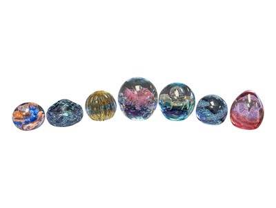 Lot 48 - COLLECTION OF SEVEN LATE 20TH CENTURY STUDIO GLASS PAPERWEIGHTS