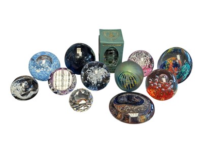 Lot 49 - COLLECTION OF LATE 20TH CENTURY STUDIO PAPERWEIGHTS