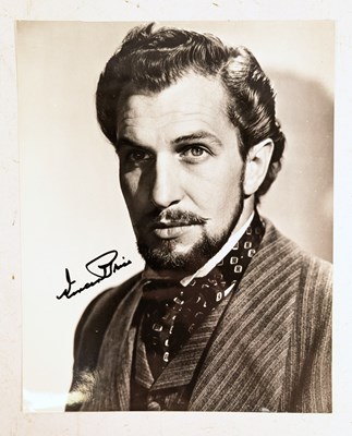 Lot 111 - ACTORS - VINCENT PRICE (D.1993) - SIGNED 8X10" PHOTOGRAPH