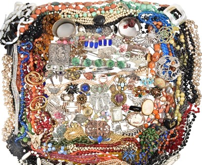 Lot 665 - LARGE COLLECTION OF ANTIQUE, VINTAGE & MODERN COSTUME JEWELLERY