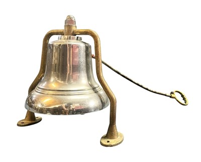 Lot 116 - VINTAGE MID CENTURY CHROME PLATED & IRON FIRE ENGINE BELL WITH CRANK HANDLE