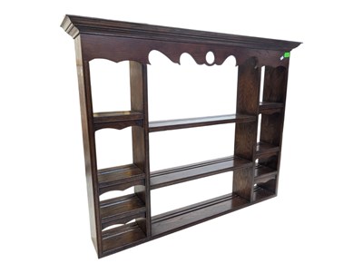 Lot 751 - 18TH CENTURY REPRODUCTION VINTAGE 20TH CENTURY OAK WALL HANGING SHELF