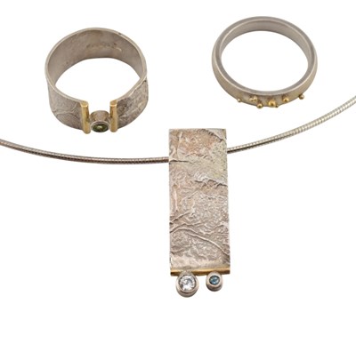 Lot 680 - ANNE MORGAN - PENDANT NECKLACE & RINGS