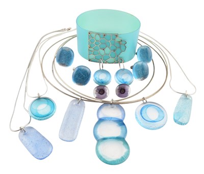 Lot 684 - COLLECTION OF ARTISANAL SILVER WHITE METAL & GLASS JEWELLERY