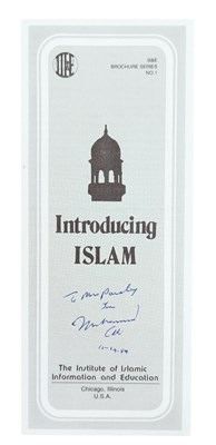 Lot 122 - BOXING - MUHAMMAD ALI (D.2016) - SIGNED ISLAM PAMPHLET