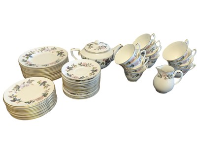 Lot 67 - ROYAL WORCESTER - LATE 20TH CENTURY JUNE GARLAND PATTERNED FINE BONE CHINA TEA SERVICE