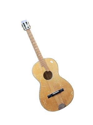 Lot 414 - EARLY 20TH CENTURY BARITONE UKULELE