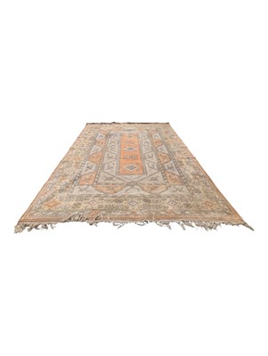 Lot 688 - LARGE VINTAGE HAND KNOTTED MILAS TURKISH CARPET FLOOR RUG