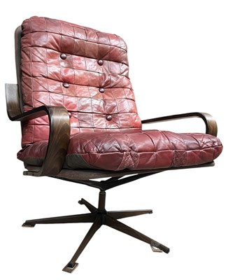Lot 505 - SCANDINAVIAN INSPIRED MID CENTURY LEATHER & BENTWOOD SWIVEL EASY LOUNGE CHAIR