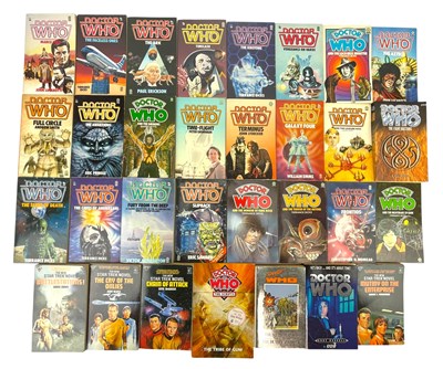 Lot 190 - DOCTOR WHO & STAR TREK - COLLECTION OF LATE 20TH CENTURY TARGET & TITAN PAPERBACK BOOKS