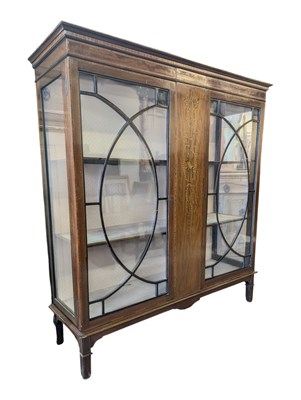 Lot 714 - EDWARDIAN MAHOGANY & MARQUETRY INLAID CHINA DISPLAY CABINET VITRINE