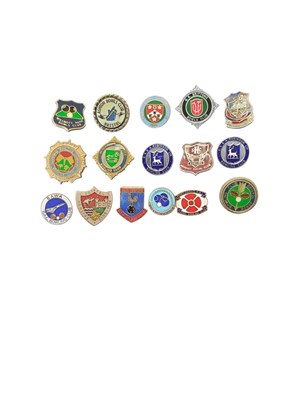 Lot 376 - COLLECTION OF VINTAGE BOWLING CLUB BADGES