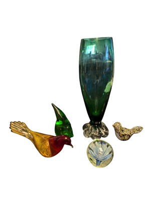 Lot 105 - COLLECTION OF LATE 20TH CENTURY STUDIO GLASS PAPERWEIGHTS