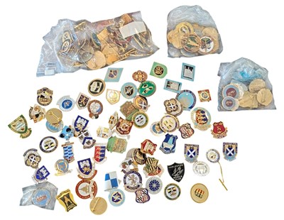 Lot 451 - COLLECTION VINTAGE 20TH CENTURY & CONTEMPORARY BRITISH BOWLING ENAMELLED BADGES