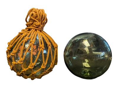 Lot 114 - TWO 20TH CENTURY VINTAGE HAND BLOWN GLASS BUOYS / FISHING FLOATS