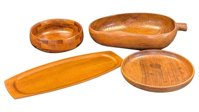 Lot 476 - COLLECTION OF HAND CARVED WOODEN TRAYS / BOWLS